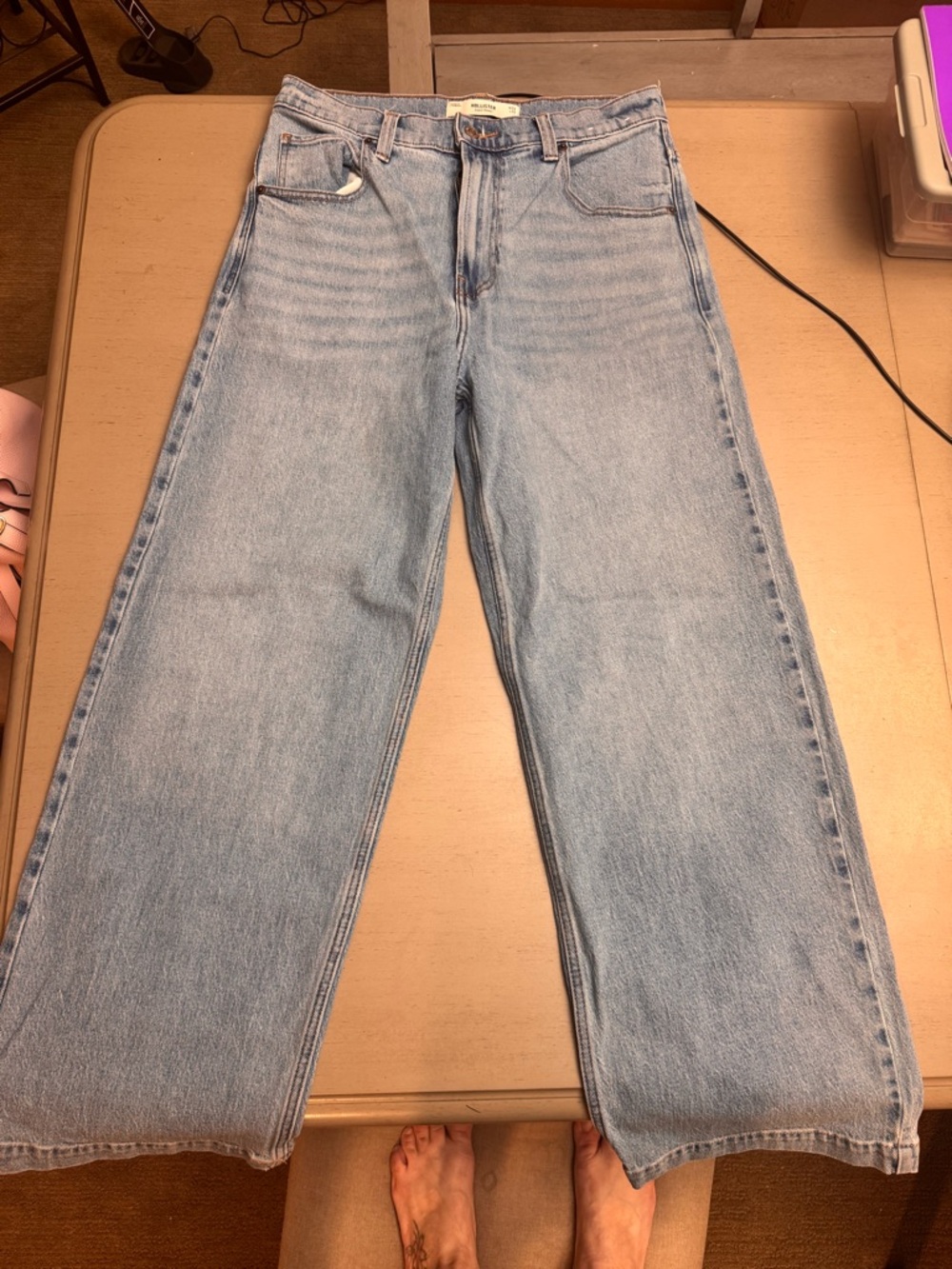 Hollister Men’s Super Baggy Denim Jeans with Decal on Back Pocket 32x32